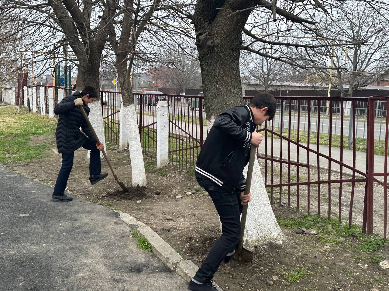 Субботник в нашей школе..